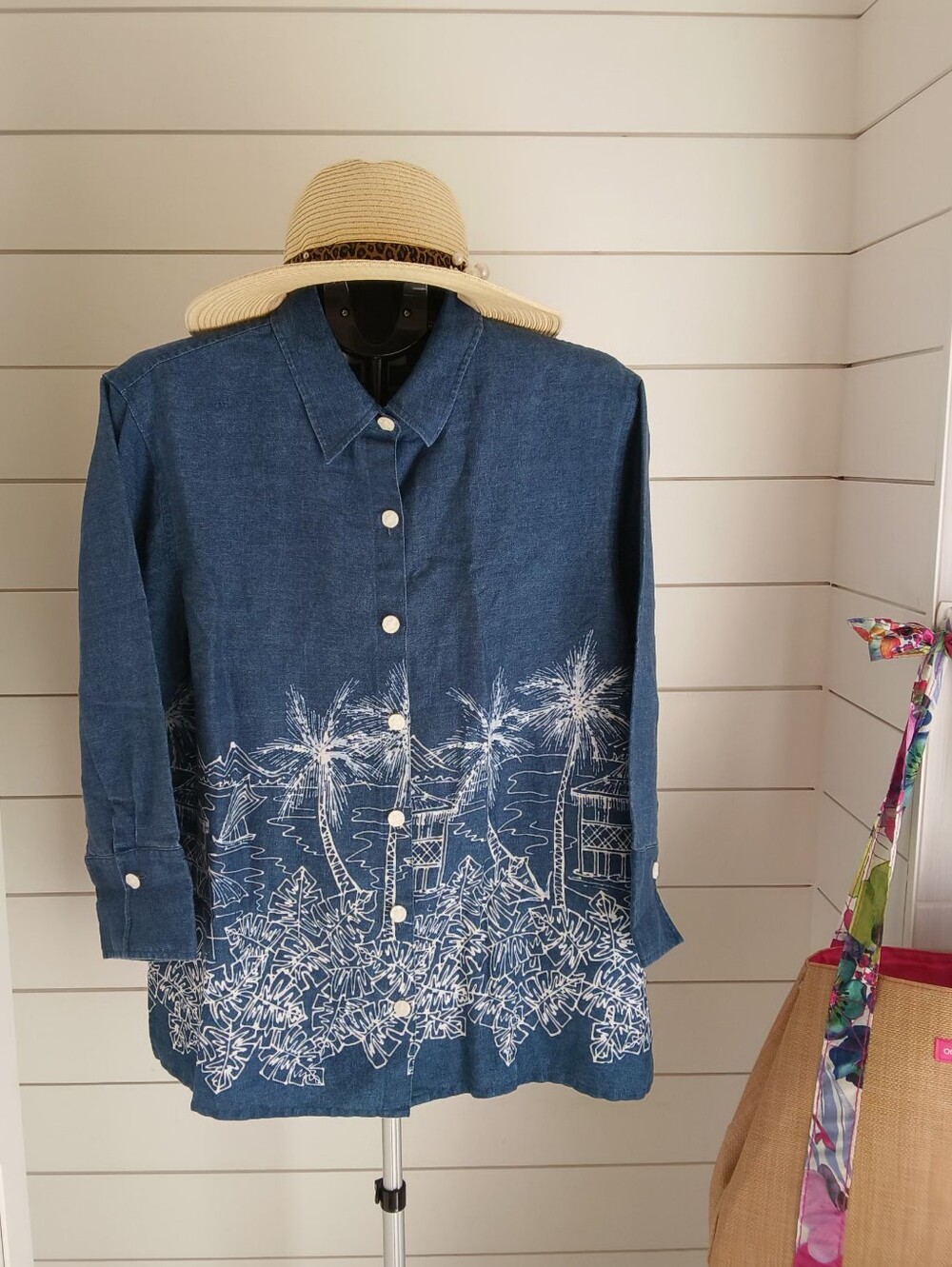 Blue linen tropical print button down shirt, XL. Easy Spirit